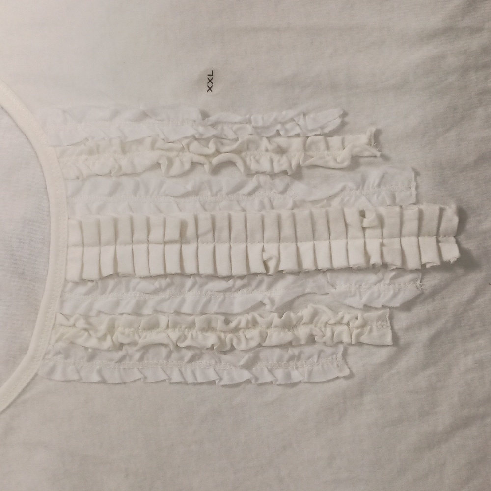 Eddie Bauer Women's XXL top Off-white Short sleeves  Low round neck-line Ruffles - Picture 3 of 8